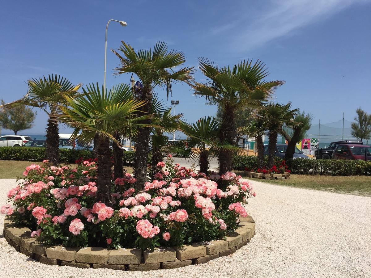 Hotel Tritone Senigallia Exterior photo
