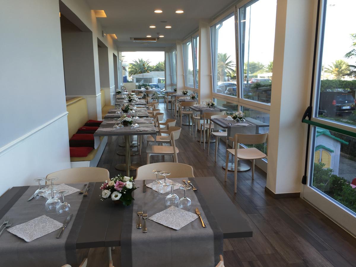 Hotel Tritone Senigallia Exterior photo