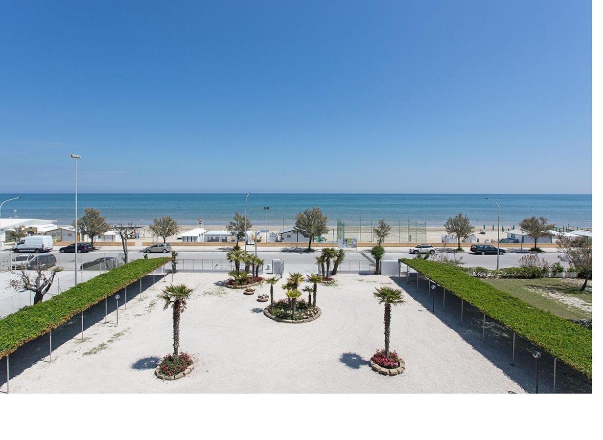 Hotel Tritone Senigallia Exterior photo